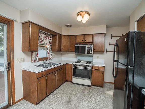 4th image of 1204 Gary Ave