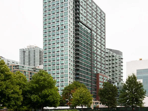 4720 Center Boulevard image 15 of 15