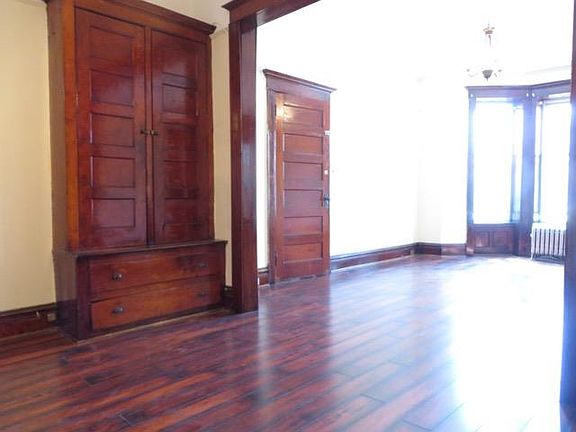 3rd image of 325 Hawthorne St