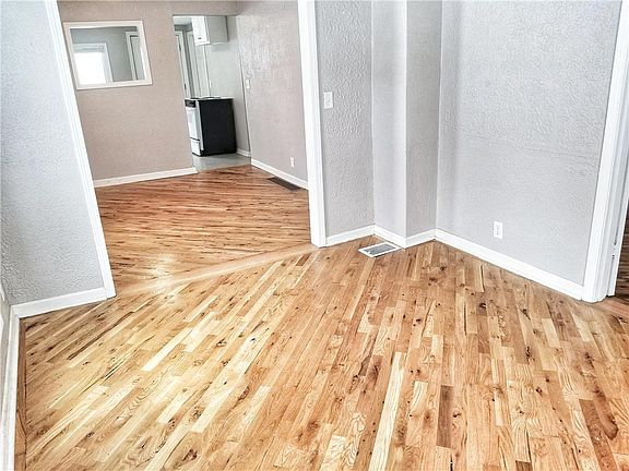 2nd image of 919 E Sea Ave