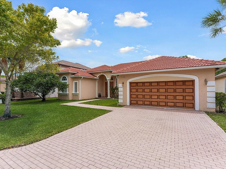 7140 Pinecreek Way — Photo 3