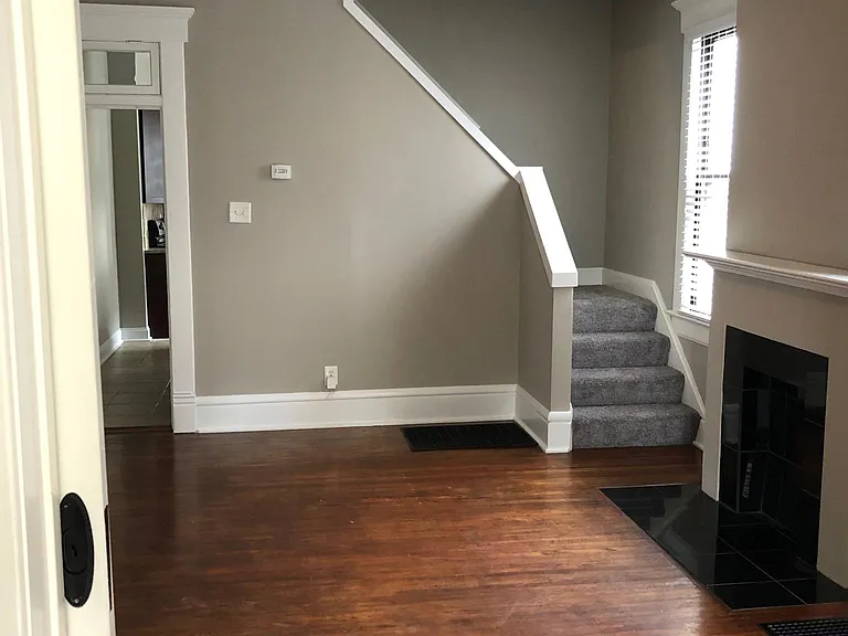 320 E Whittier St — Photo 4