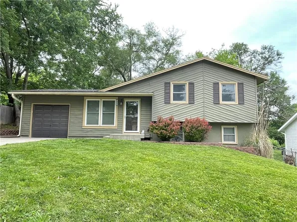 212 Jackson Ave, Liberty, MO 64068