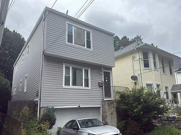 3rd image of 12 Maple Ave