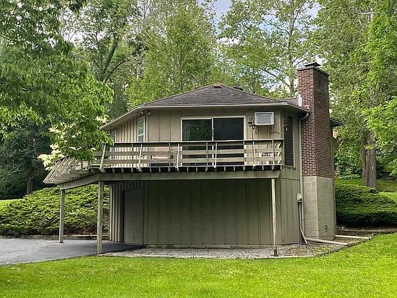 3rd image of 700 Hidden Valley Dr