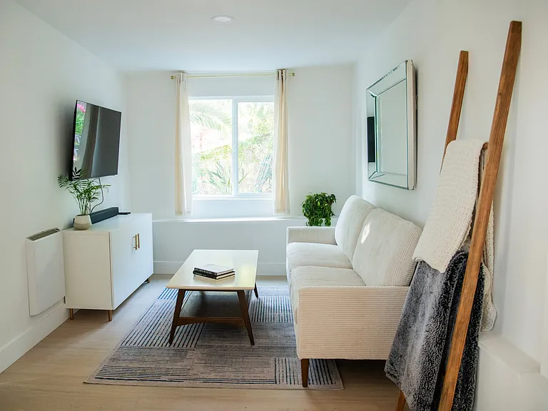 6055 Majestic Ave — Photo 14