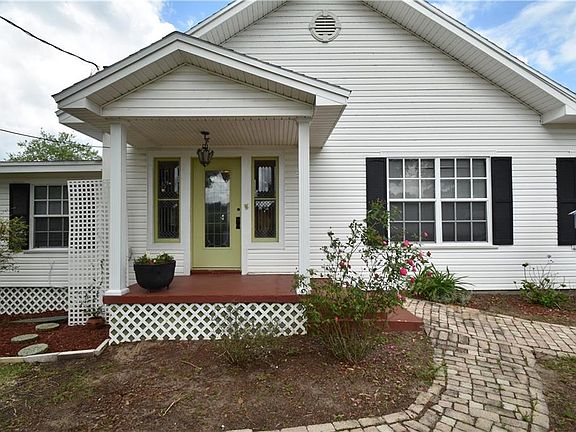 4th image of 919 Hill Dr E