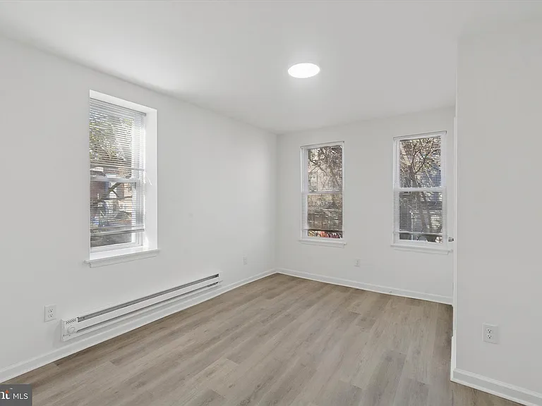 3827 Cambridge St #2 — Photo 8