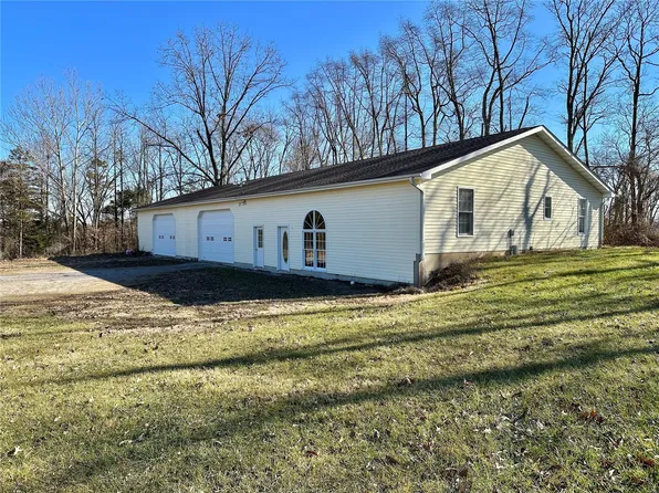 269 Farm House Ln, Perryville, MO 63775