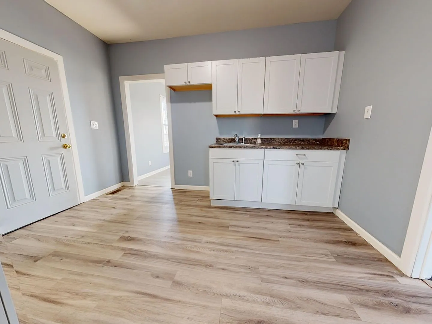 320 Wayne St — Photo 3