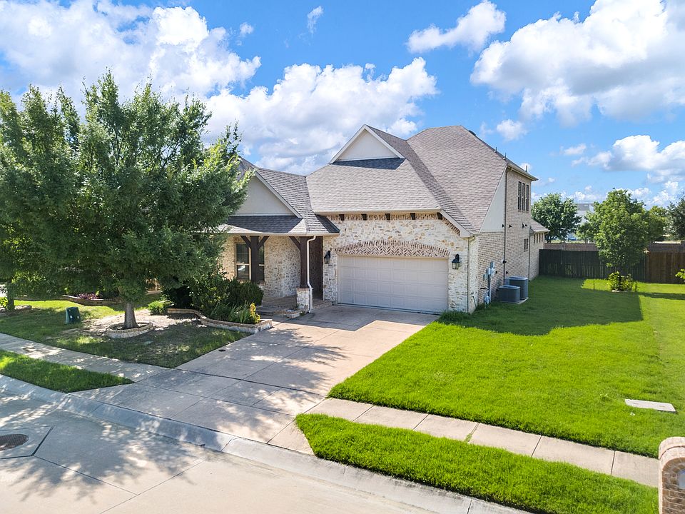 1st image of 301 Ridgewood Dr