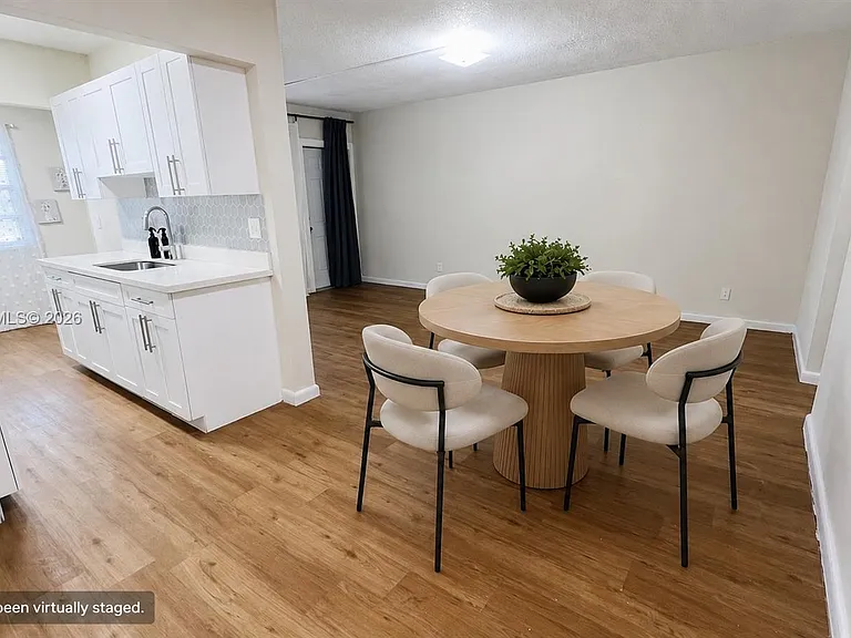 1100 NE 1st Ct #213 — Photo 3
