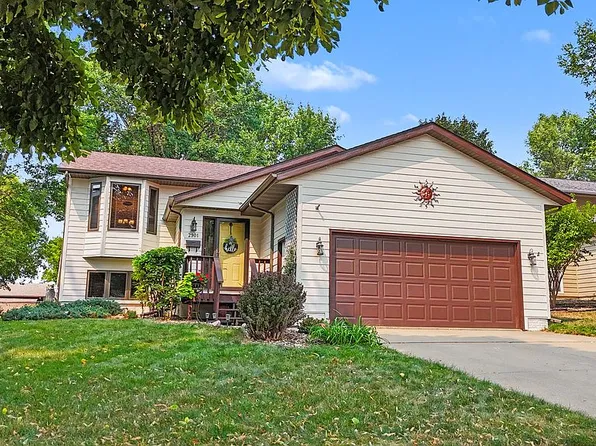 2901 S Pepper Ridge Ave, Sioux Falls, SD 57103