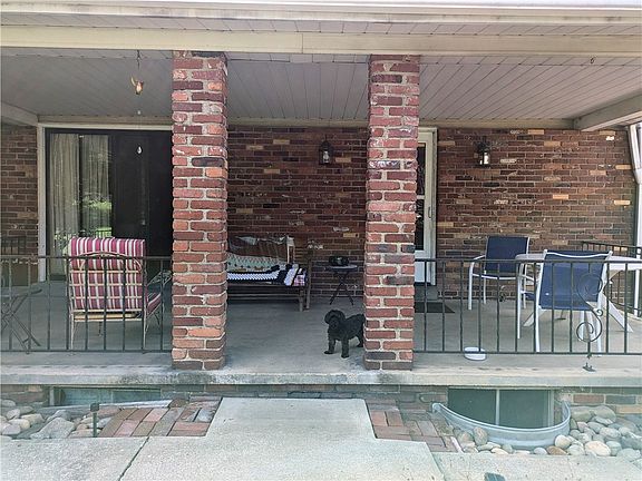 5th image of 62 Cloverdale St