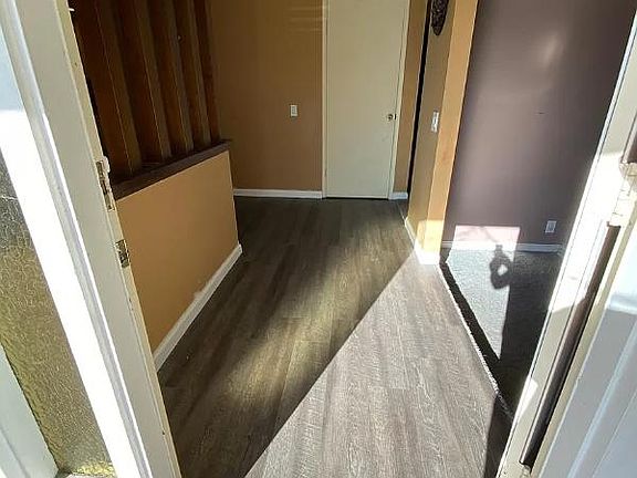 2nd image of 3834 Glengrove Way