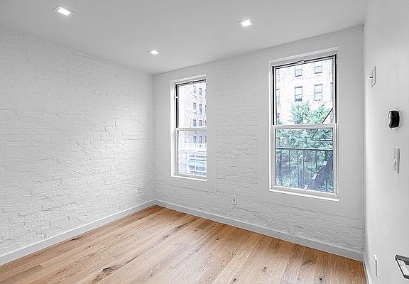 4th image of 366 Montgomery St #46