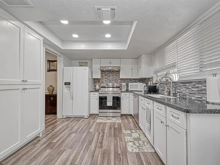 11618 Corona Ln — Photo 44