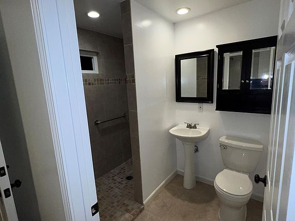 5th image of 2600 W 85th St