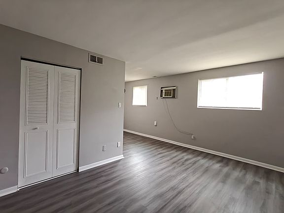 4th image of 7108 Oxford Ave #59