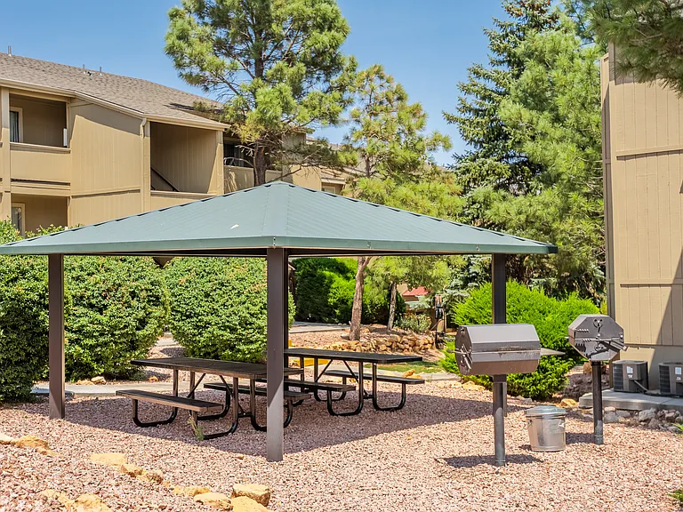Country Club Vista Apartments — Photo 8