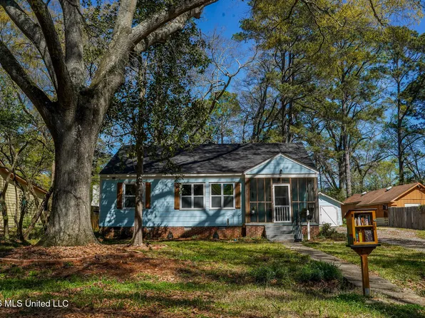 632 Woodbury Rd, Jackson, MS 39206