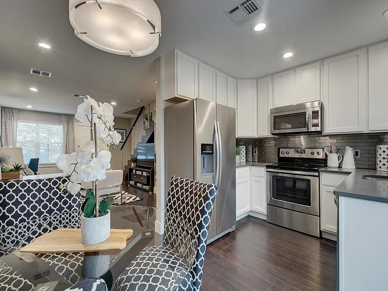 202 S College St #14 — Photo 12