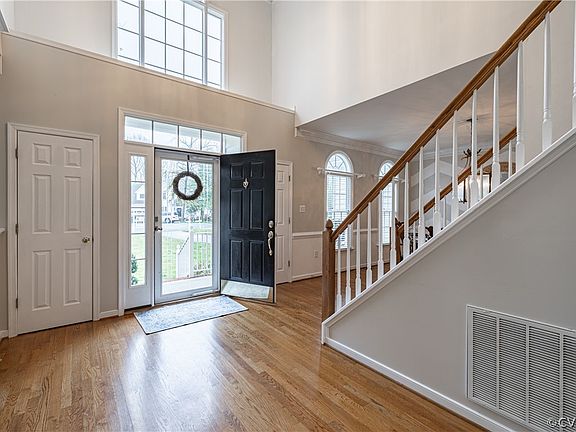 3rd image of 9573 Winnepeg Ct