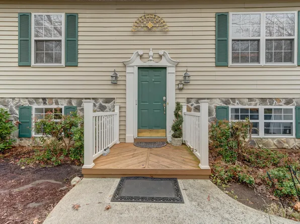 7 N Bearwood Dr, Palmyra, VA 22963