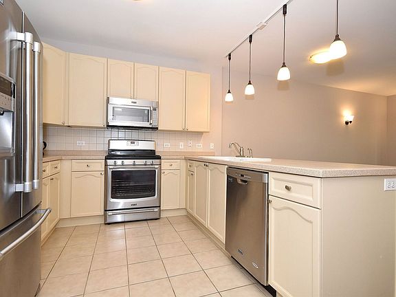 4th image of 145 S York St Unit 304