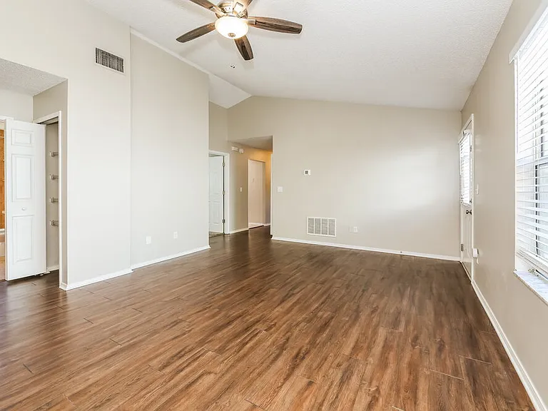881 Jackson Rd — Photo 4