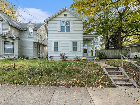 2nd image of 132 Carrier St NE