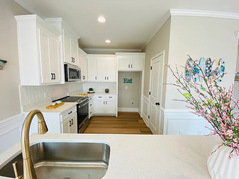 6960 Diana Cir — Photo 22