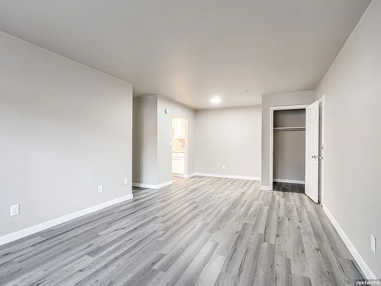 EVERGREEN PLACE — Photo 33