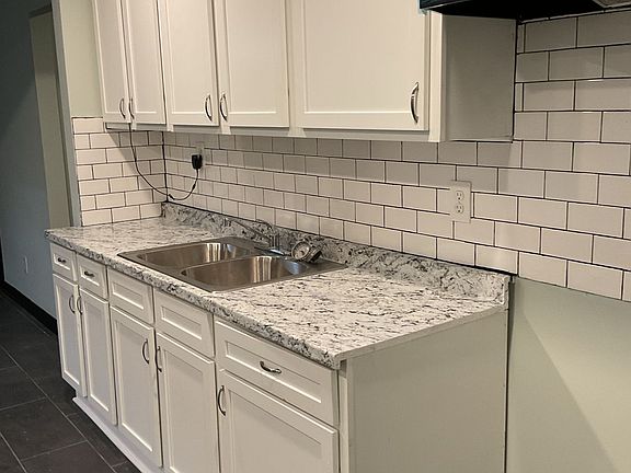 5th image of 2816 Arlington Ave