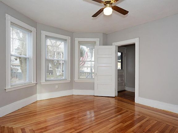3rd image of 28-30 Herschel St