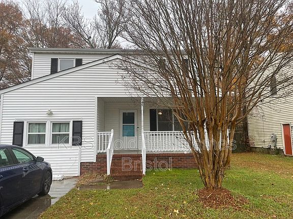 3rd image of 128 Old Thompson Ave