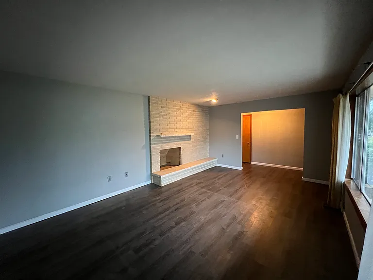 266 NW Douglas St — Photo 10