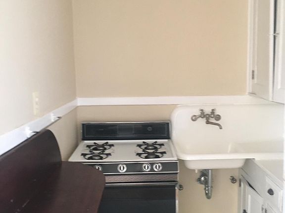 2nd image of 3121 N Hamlin Ave APT 3j