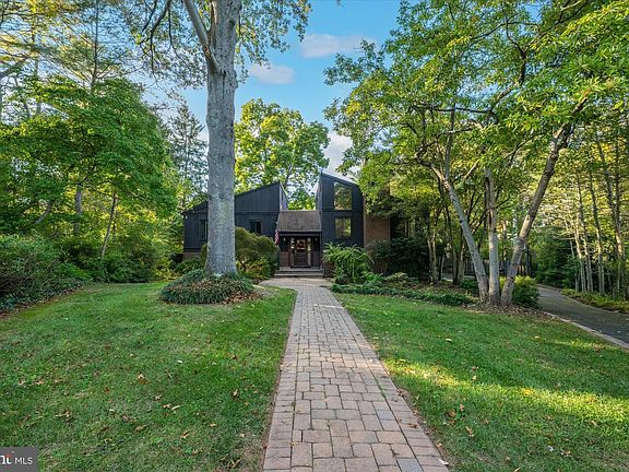 3rd image of 6952 Duncraig Ct