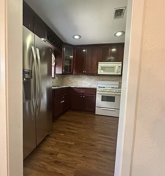 4315 Hoeneke St — Photo 3
