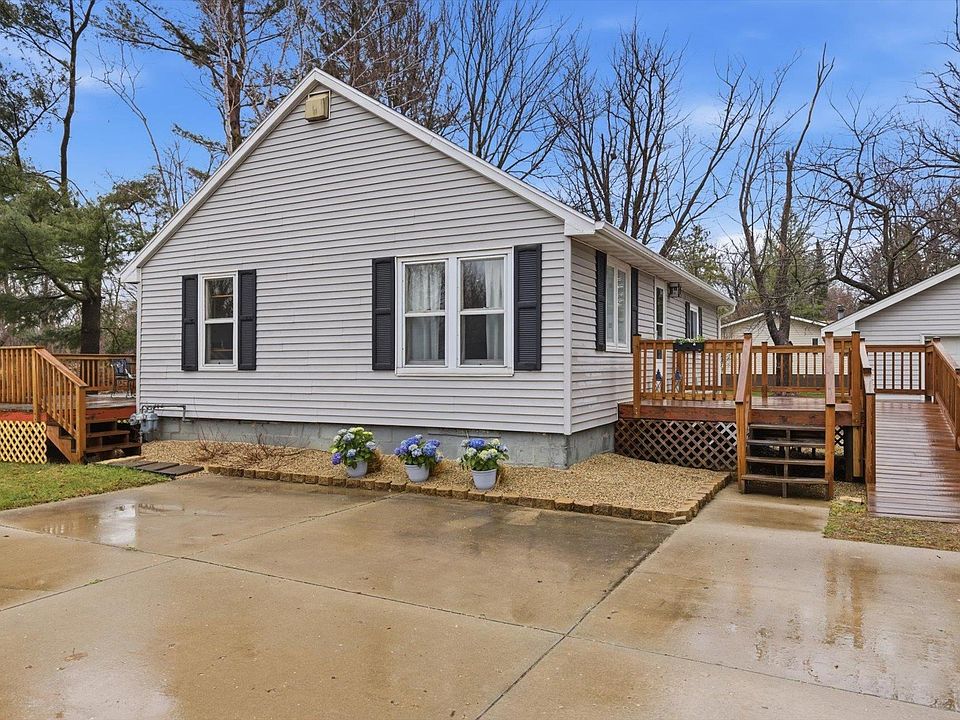 2nd image of 1305 E Road 1