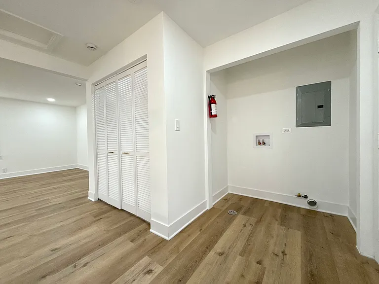 14916 Langley Ave — Photo 15