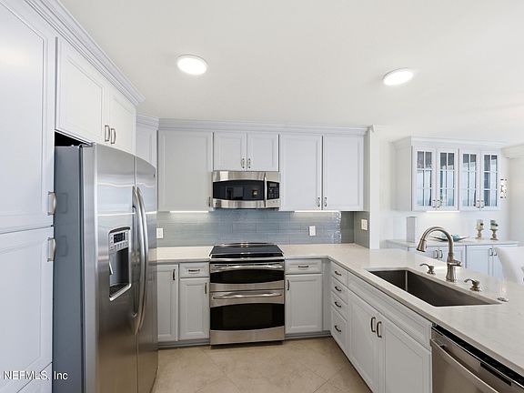 5th image of 1601 OCEAN Drive S #701