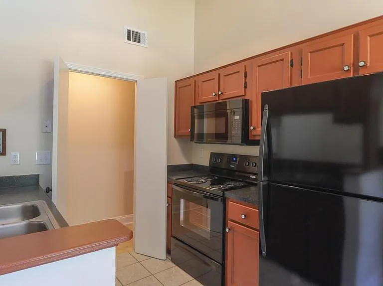 1737 James Buchanan Dr — Photo 3