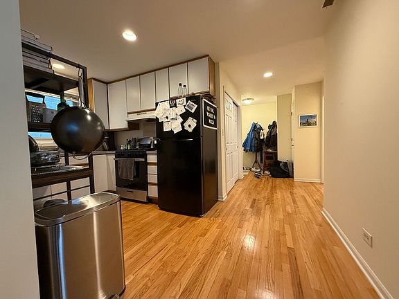 2nd image of 1828 N Burling St APT 1W
