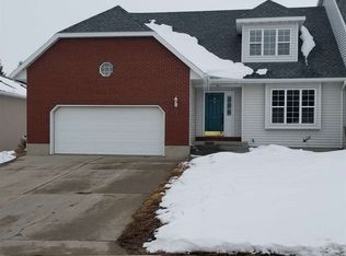 1631 12th St NW, Minot, ND 58703