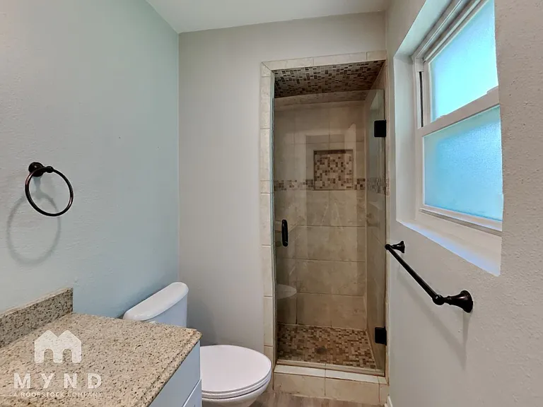 904 Redbud St — Photo 16