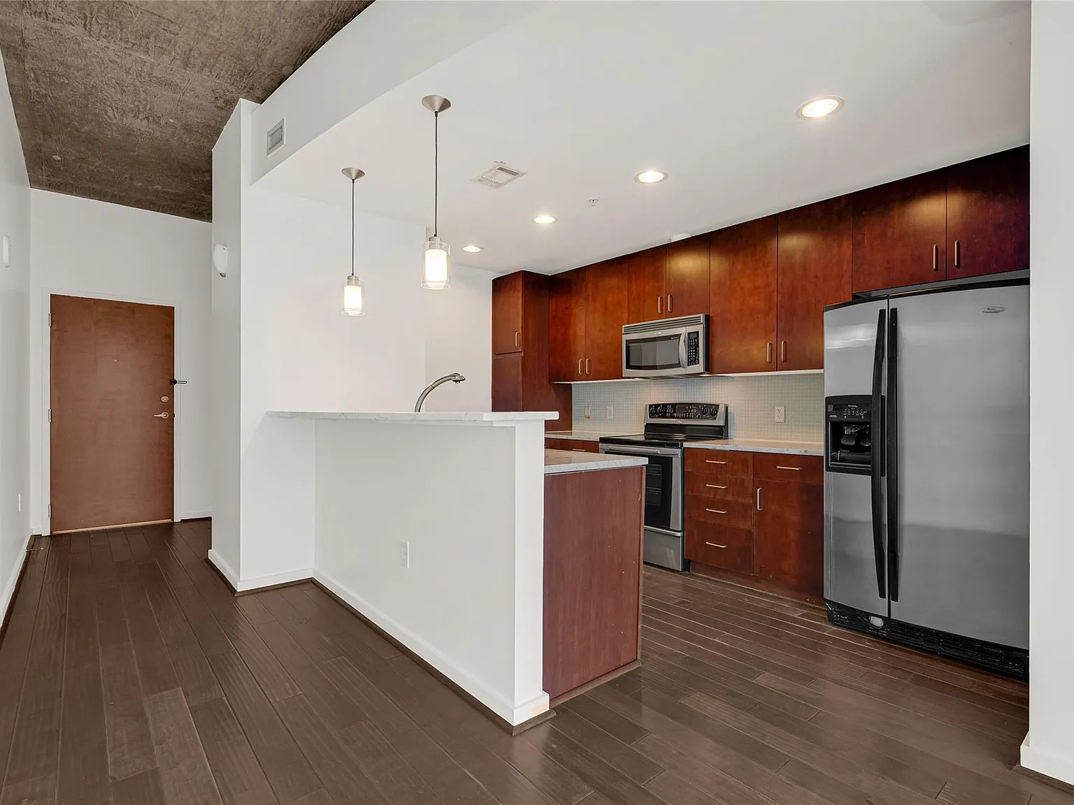 1 bed, 1.5 bath, 767 sqft, $1,999 — Photo 4