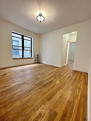 3rd image of 483 Montgomery St #2B