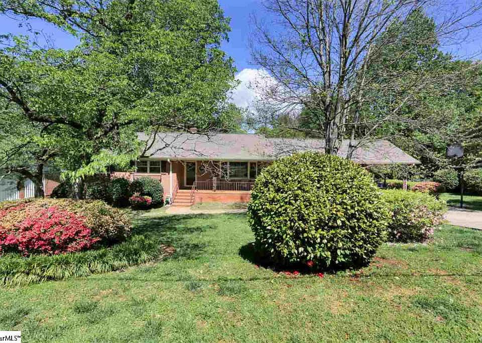 1st image of 212 Holly Dr